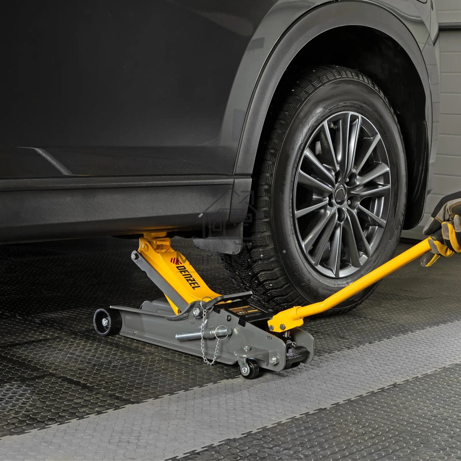 Домкрат гидравлический подкатной с фиксатором Denzel 2,5 т,85-385 мм, в пласт. кейсе