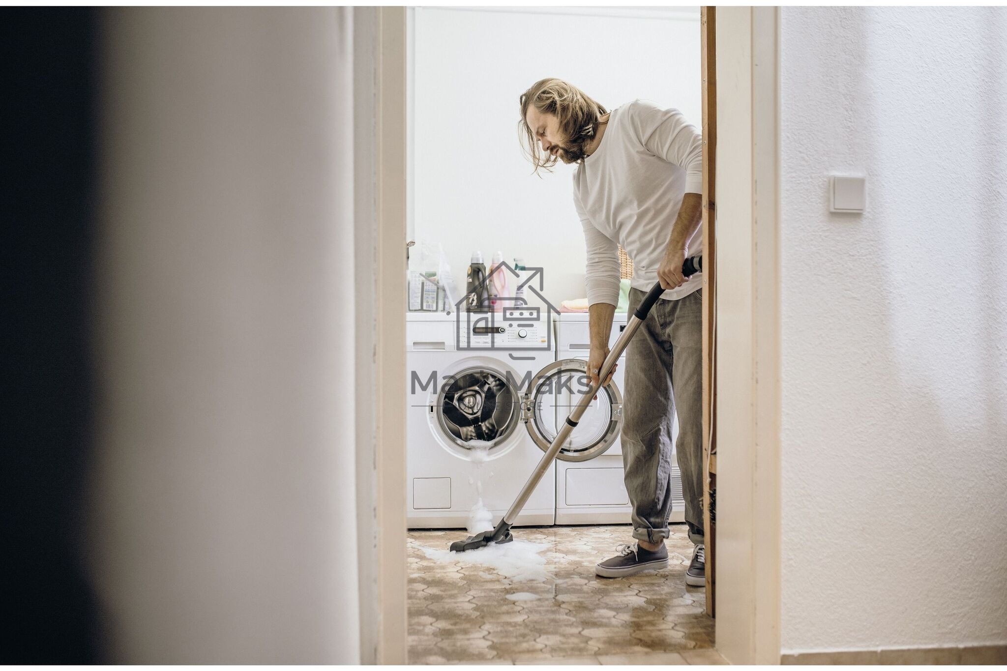 Строительный пылесос Karcher WD 6 P S V-30/6/22/T + DDC (YSY) желтый, 1300 Вт, уборка сухая/сбор воды, пылесборник мешок/контейнер, 30 л