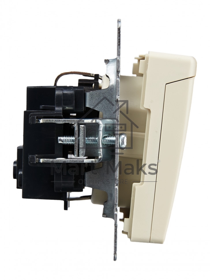 Розетка 1-местная IEK BRITE РСбш10-3-БрКр (BR-R16-16-K10) с заземлением, с защитными шторками и крышкой, 16А, IP20, бежевый