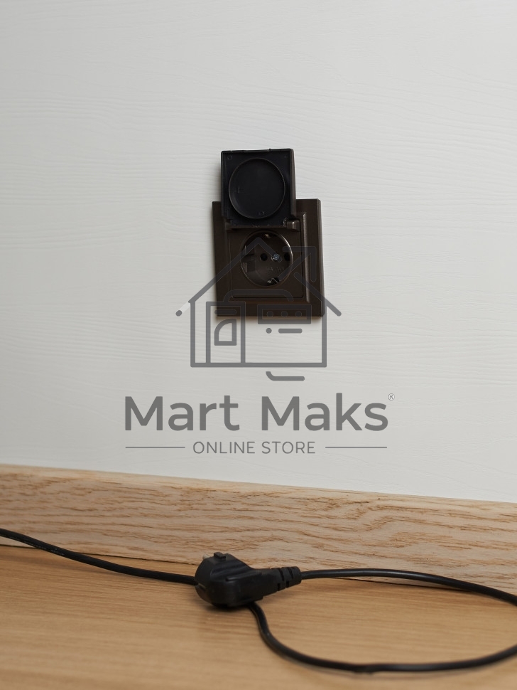 Розетка 1-местная IEK BRITE РСбш10-3-БрТБ с заземлением, с защитными шторками и крышкой, 16А, IP20, темная бронза