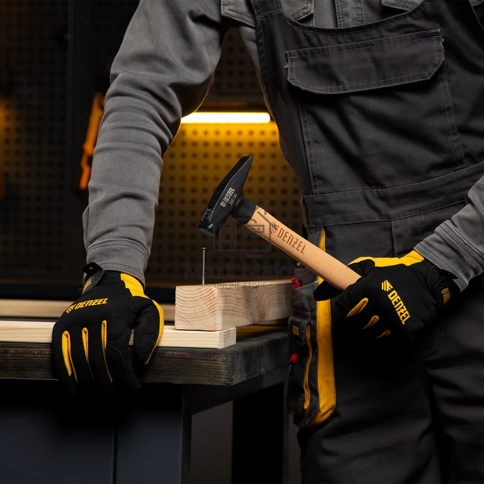 Молоток слесарный Denzel 300 г, кованый квадратный боек, буковая рукоятка