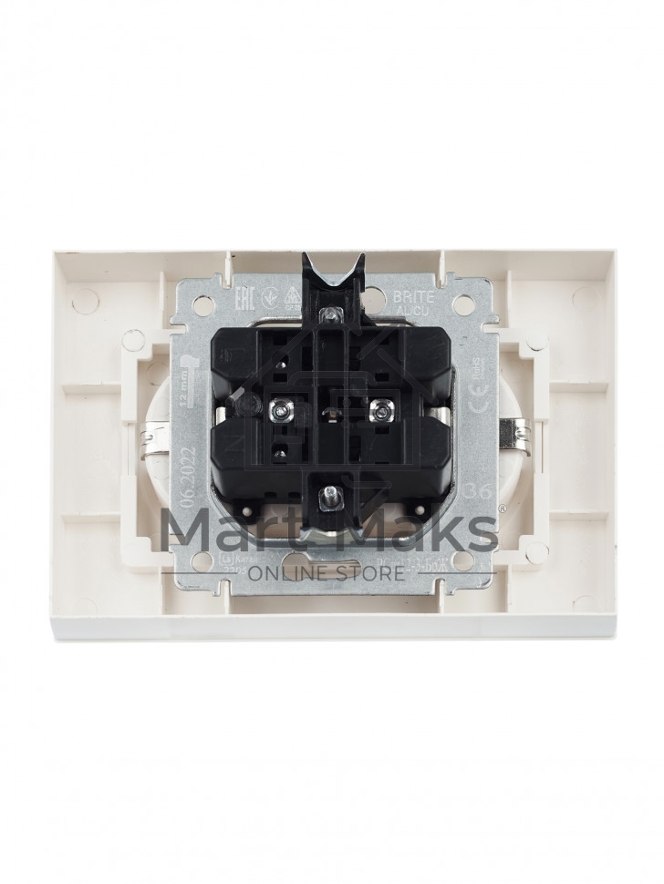 Розетка 2-местная IEK BRITE РСш12-3-БрЖ с заземлением, с защитными шторками, 16А в сборе, жемчуг