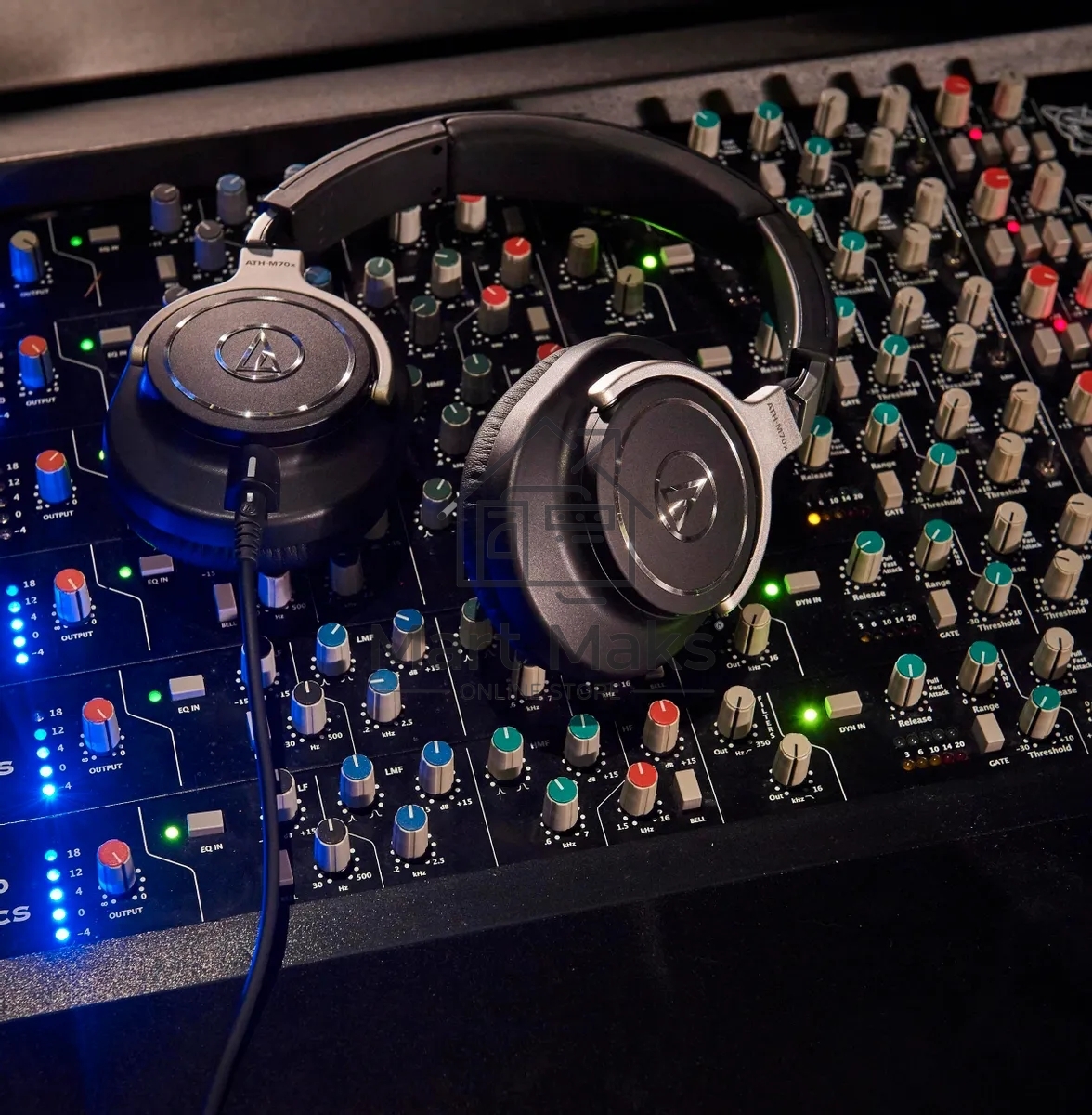 Наушники Audio-Technica ATH-M70X черный