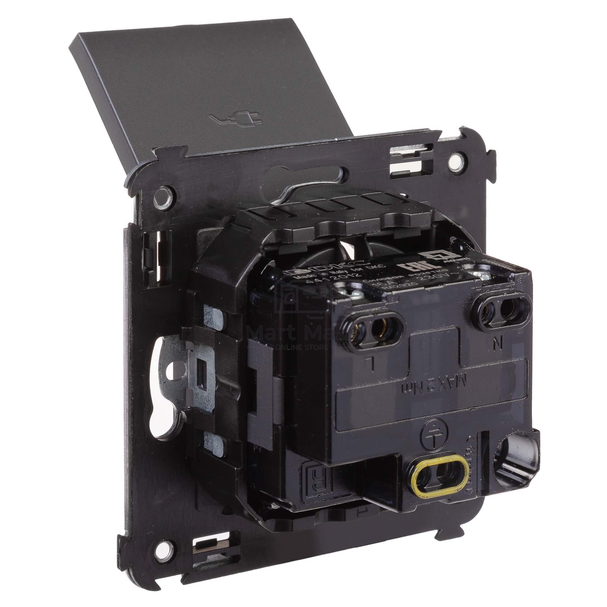 Розетка DKC Avanti 4412013 с крышкой 2P+E со шторками, 