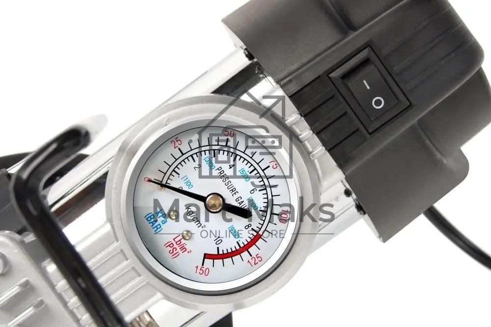 Компрессор STARWIND CC-240 Максимальный ток потребления 15 A. Максимальное давление, атм.10.2. Напряжение питания 12 В. Производительность 35 л/мин. Длина шланга 0.75 м. Длина провода питания 3 м.