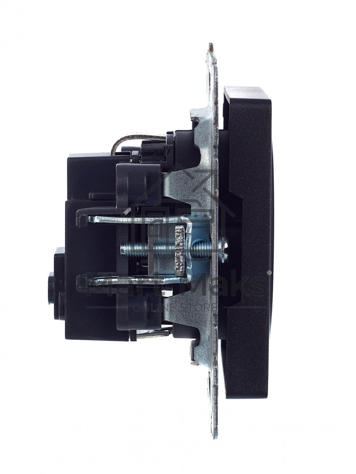 Розетка 1-местная IEK BRITE РС14-1-0-БрЧ (BR-R14-16-K02) с заземлением, с защитными шторками, 16А, черный