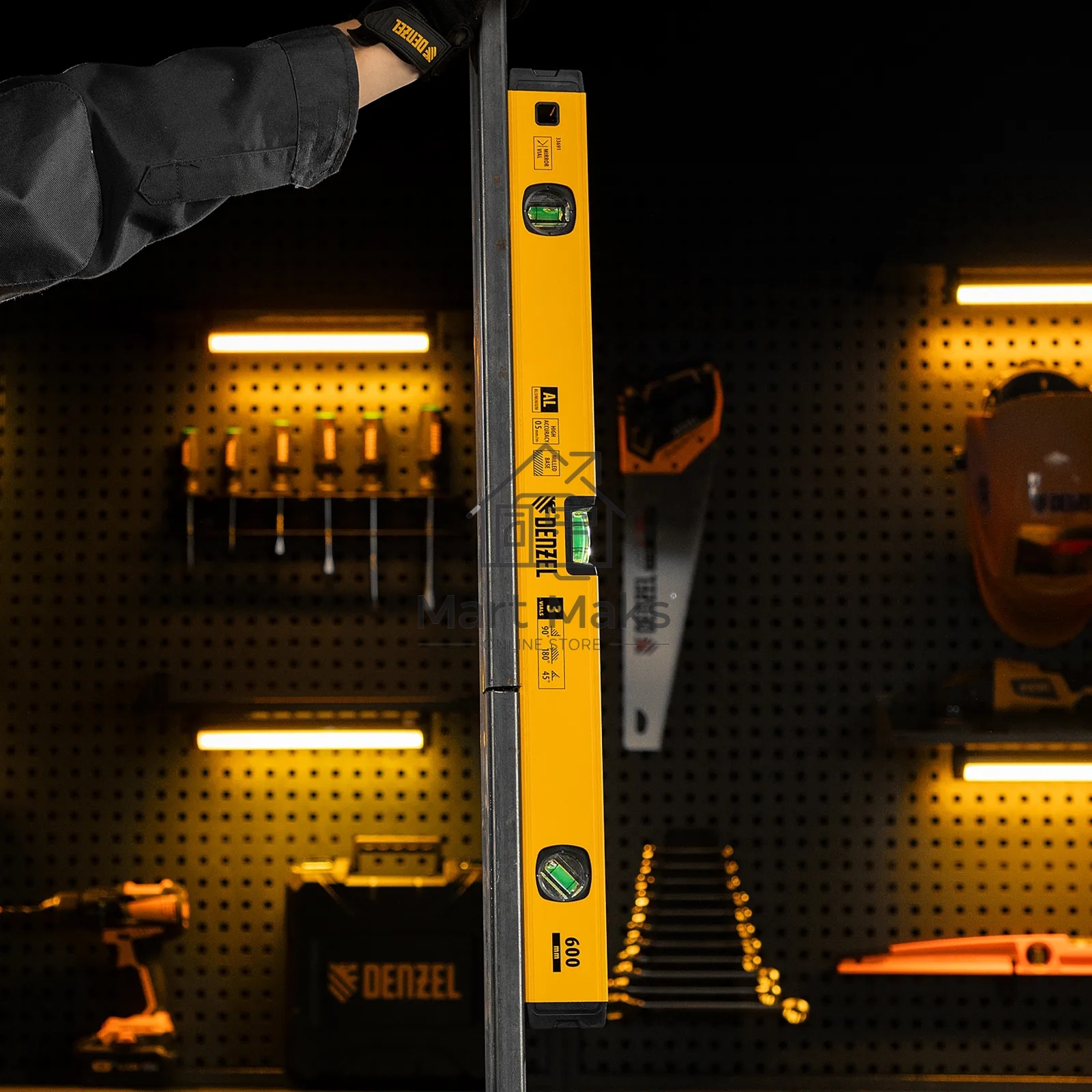 Уровень алюминиевый Denzel магнит., фрезерованный, 3 глазка (1 зеркал.), 0,5 мм/м, 600 мм