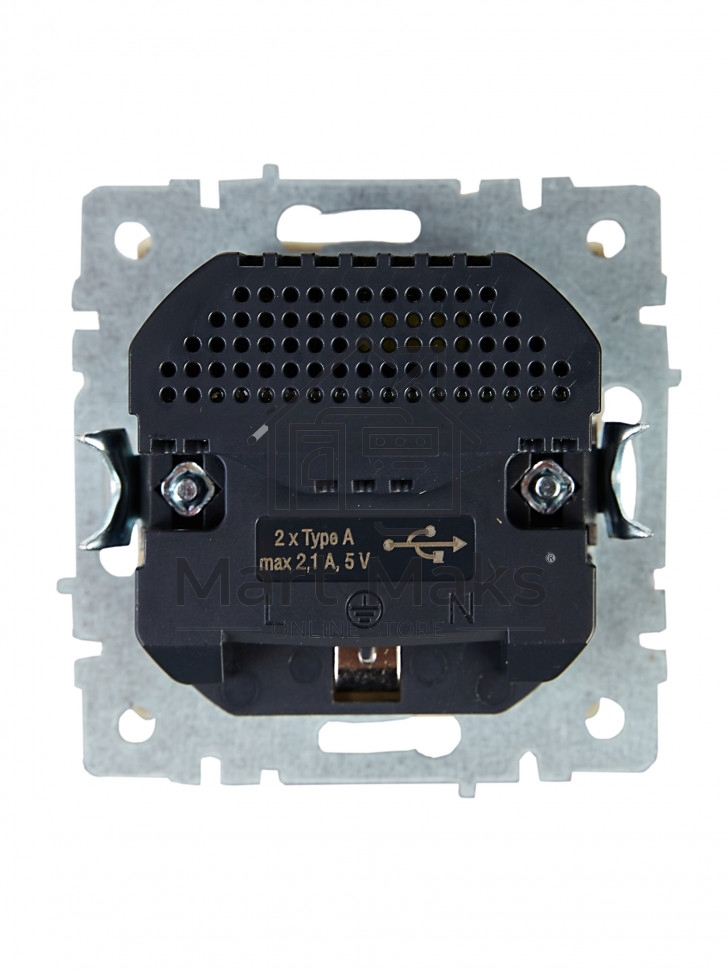 Розетка 1-местная IEK BRITE РЮш10-1-БрКр 16А, с USB A+A 2.1А, с заземлением с защитными шторками, бежевый