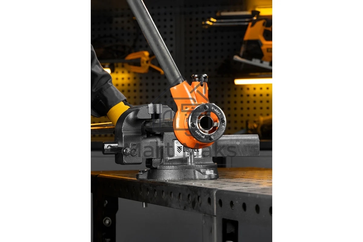 Тиски слесарные Denzel BVH-125, 125 мм, поворотные, стальная направляющая, с наковальней