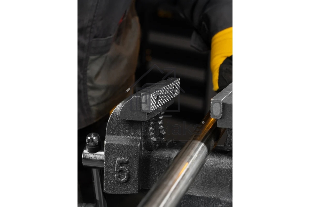 Тиски слесарные Denzel BVH-125, 125 мм, поворотные, стальная направляющая, с наковальней