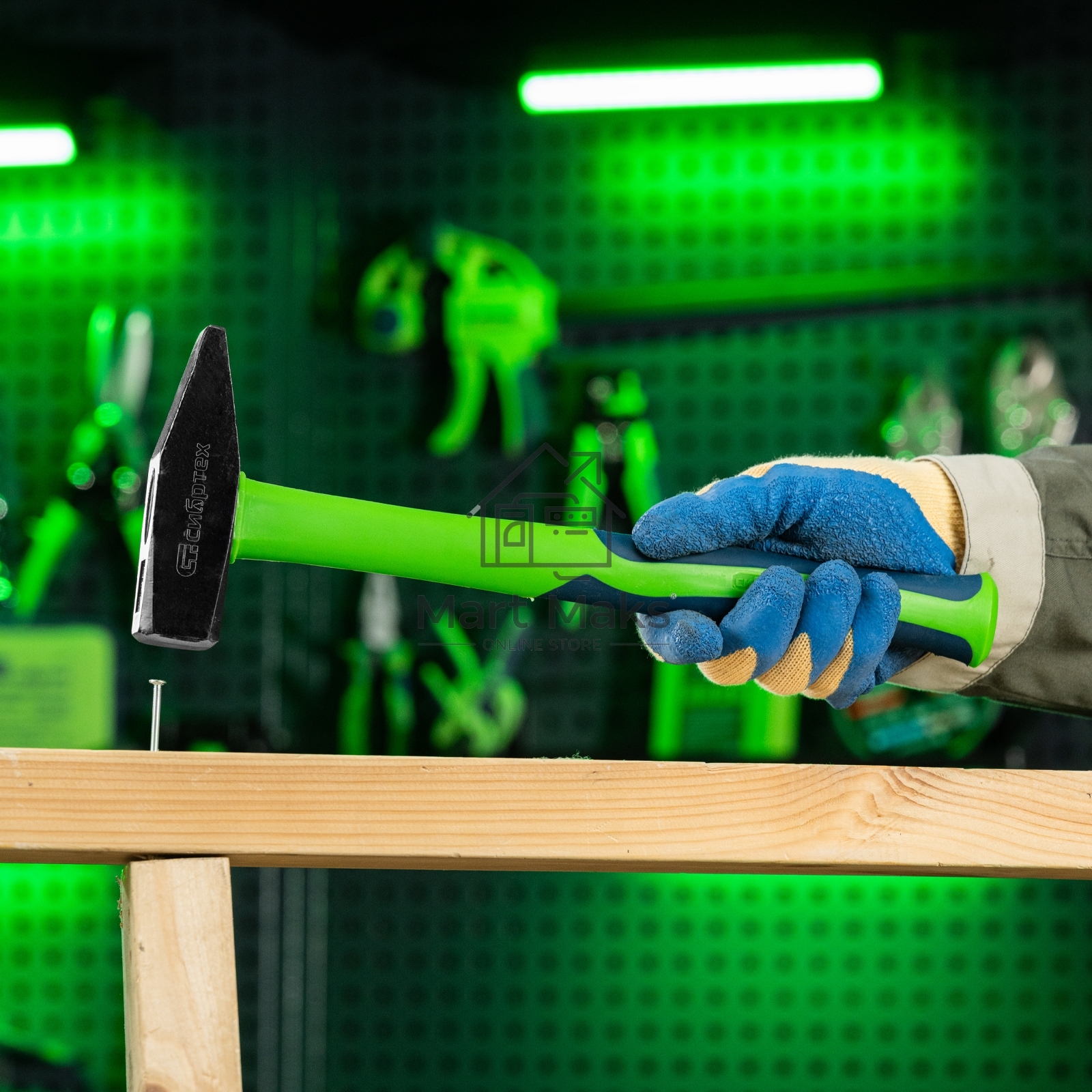 Молоток слесарный Сибртех 800 г, фибергласовая обрезиненная рукоятка