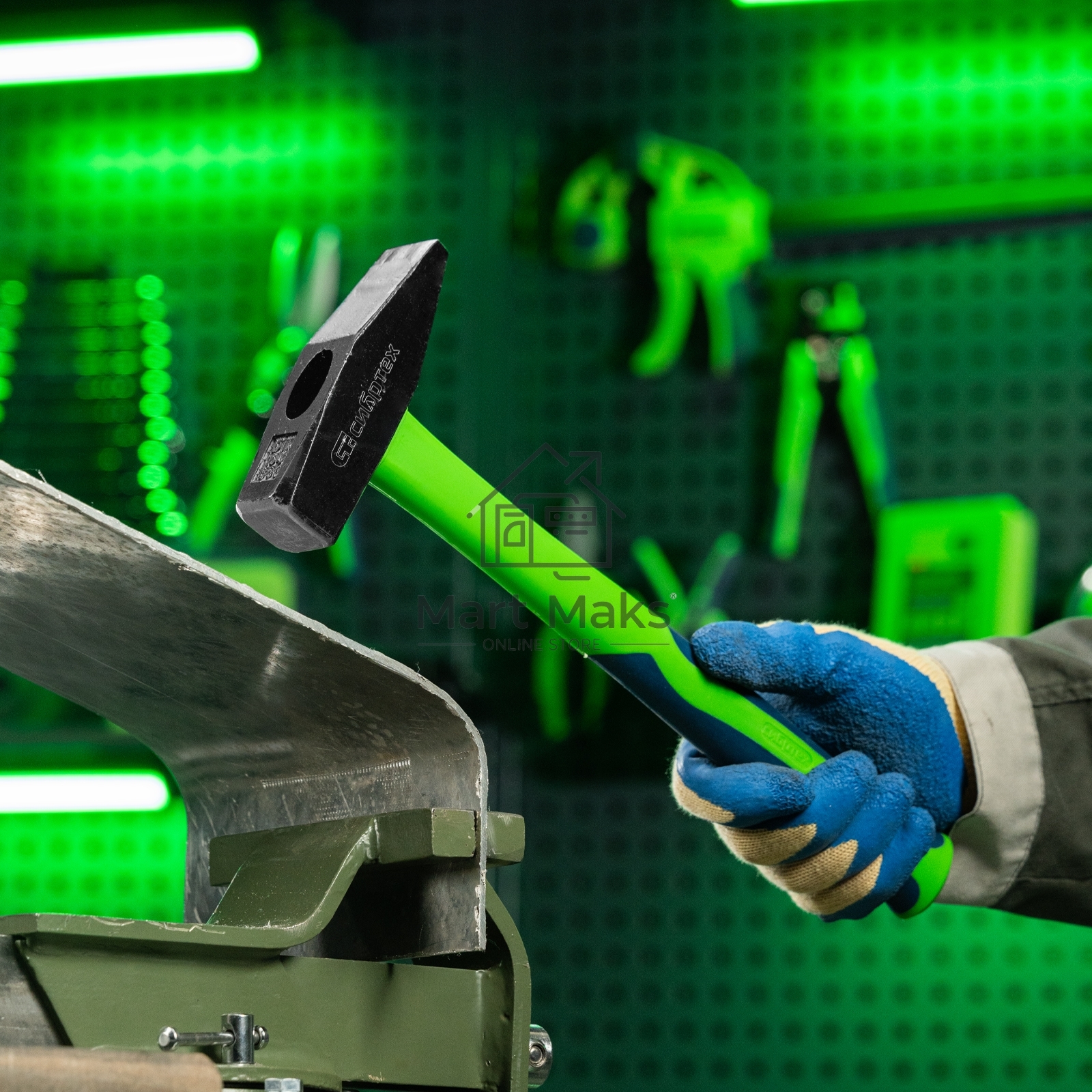 Молоток слесарный Сибртех 800 г, фибергласовая обрезиненная рукоятка