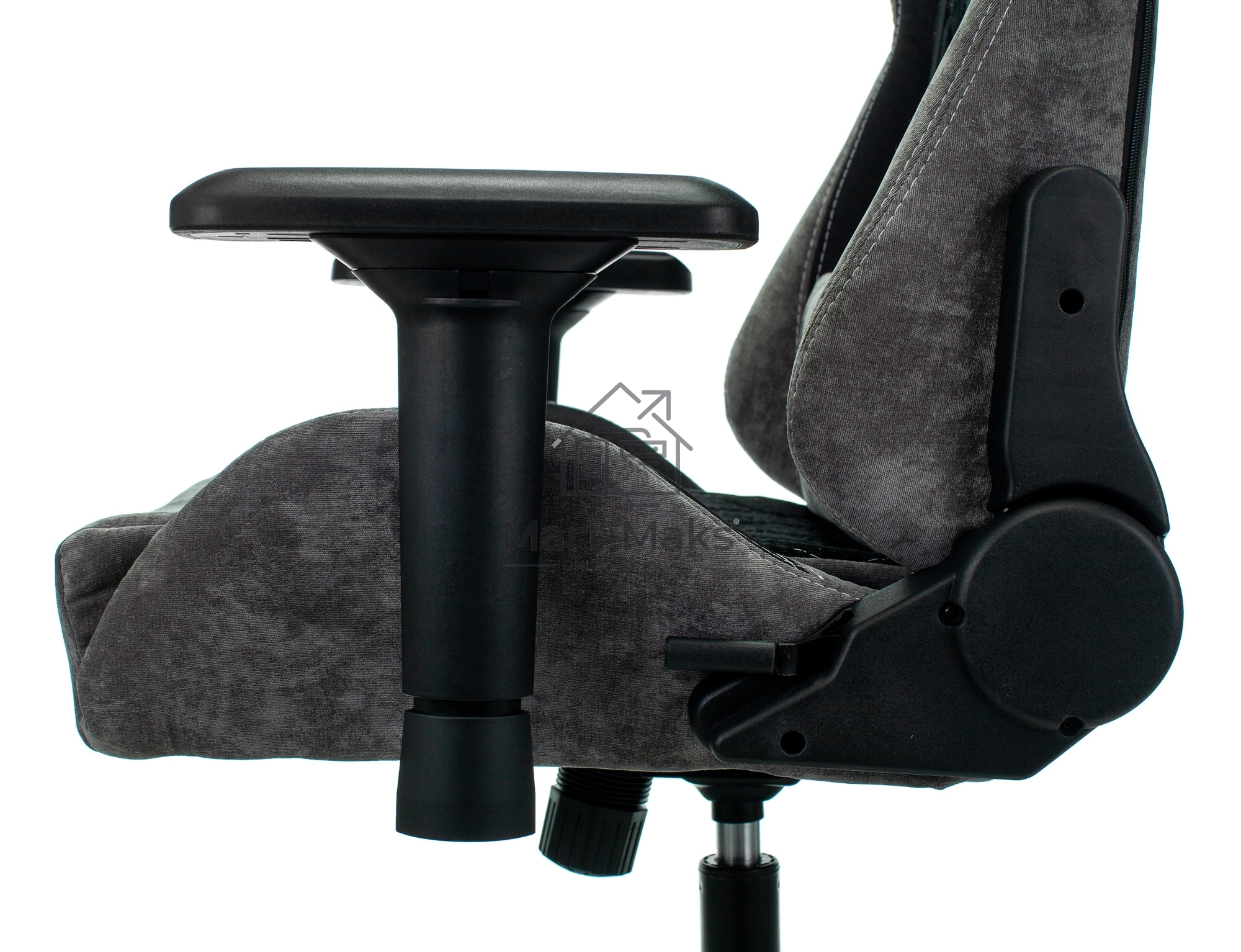 Кресло игровое Бюрократ VIKING 7 KNIGHT B FABRIC черный текстиль/эко.кожа крестовина металл/пластик