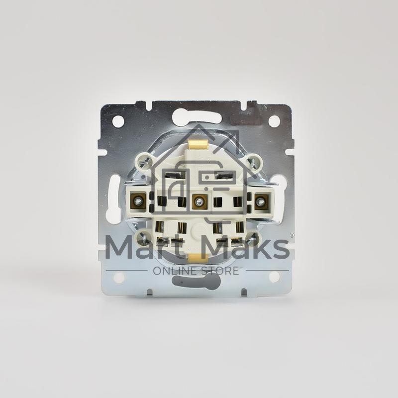 Механизм розетки 1-м СП KARINA защ. шторки с заземл. термопласт бел. LEZARD 707-0288-124B