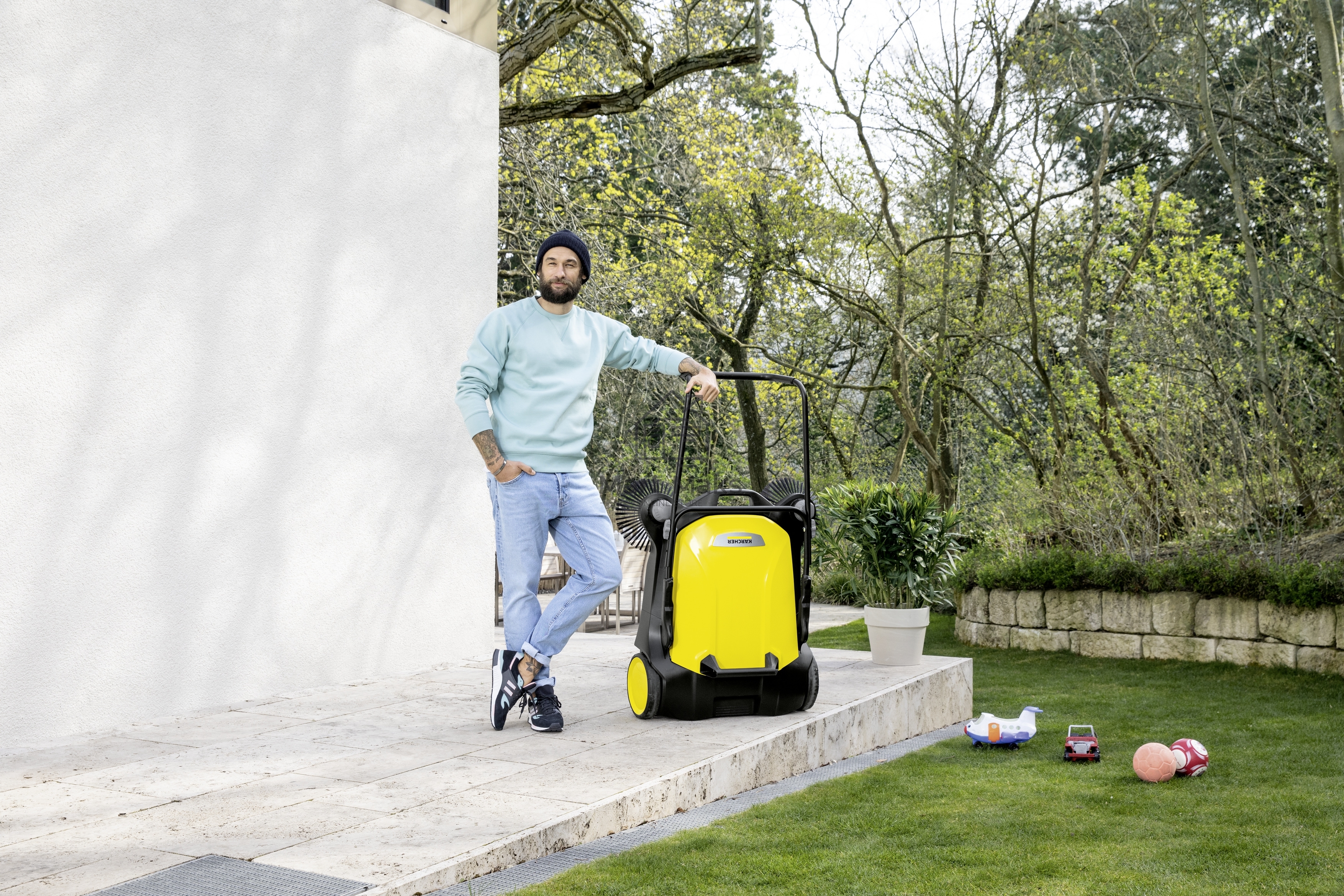 Ручная подметальная машина Karcher S 6 Twin