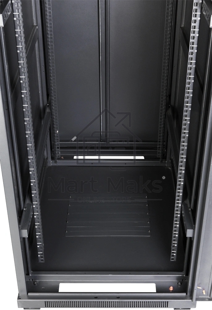 Шкаф серверный Lanmaster (TWT-CBB-32U-6X6-P1) напольный 32U 600x600мм пер.дв.перфор. задн.дв.перфор.2-хст. 800кг черный