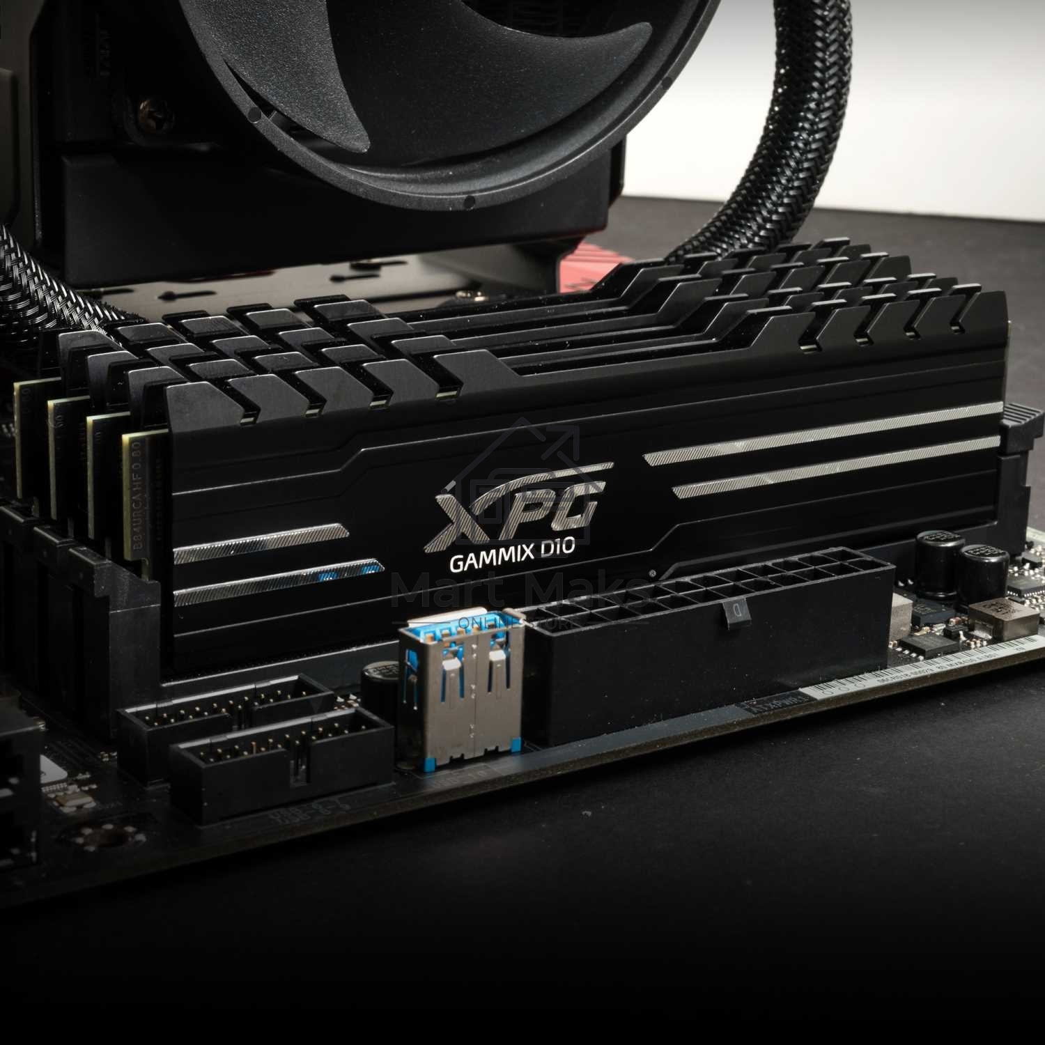 Оперативная память XPG Gammix D10, DDR4, 32GB (2x16GB), 3600MHz, CL18, UDIMM, с радиатором, черный