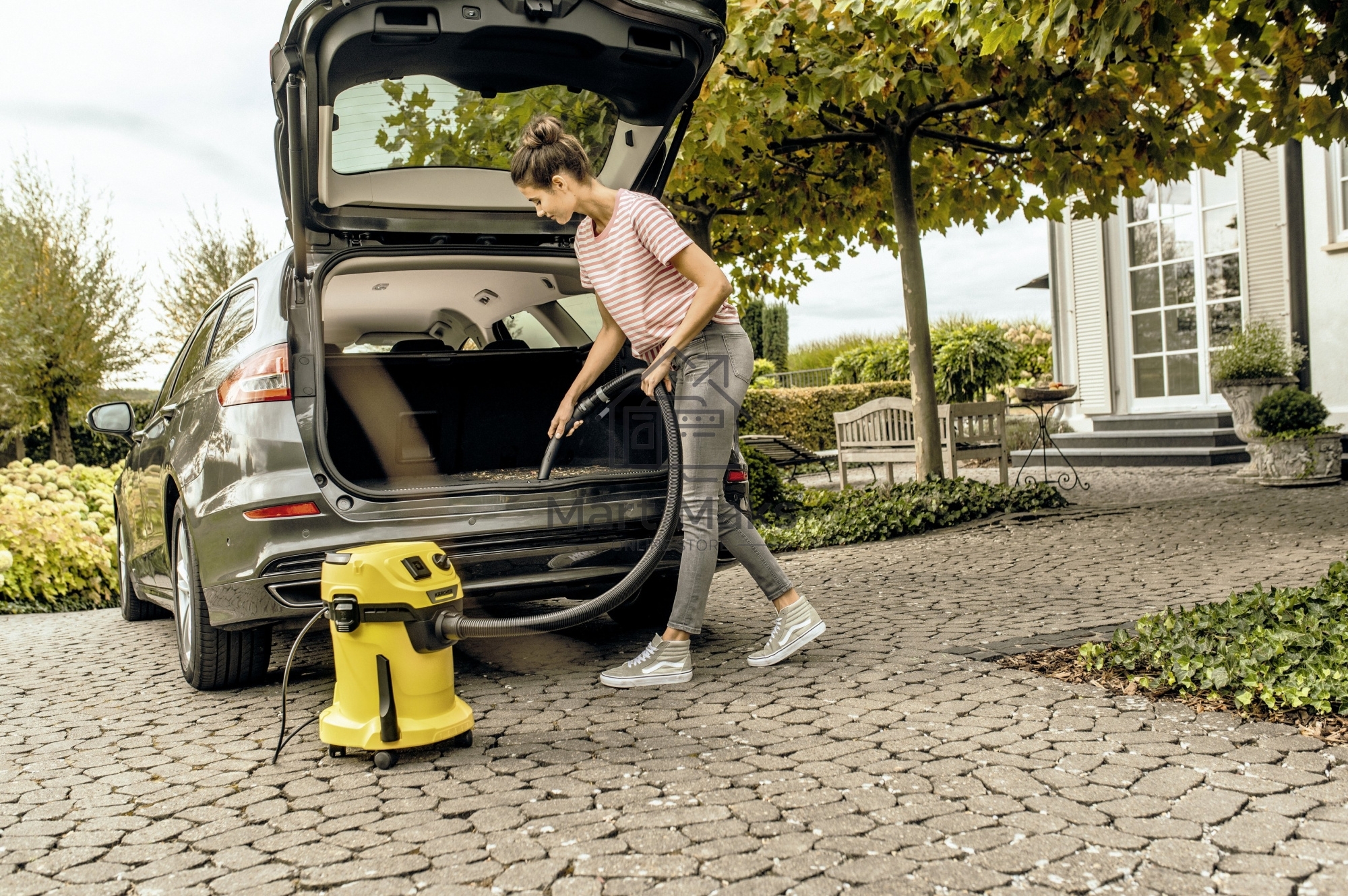 Строительный пылесос Karcher WD 3 P V-17/4/20 желтый, 1000 Вт, уборка сухая/сбор воды, пылесборник мешок/контейнер, 17 л