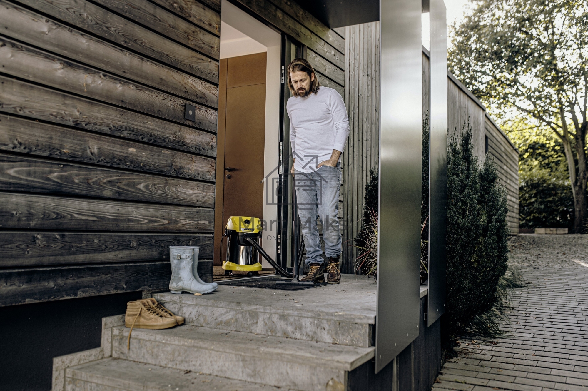 Строительный пылесос Karcher WD 3 S V-17/4/20 желтый, 1000 Вт, уборка сухая/сбор воды, пылесборник мешок/контейнер, 17 л